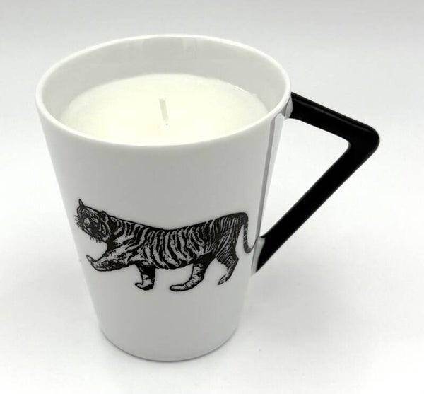 Kerze in Tasse