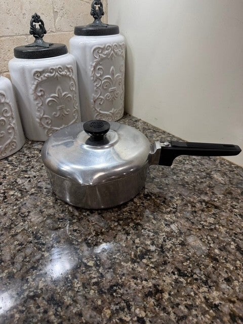 Magnalite "Like New" 2.5 qt.