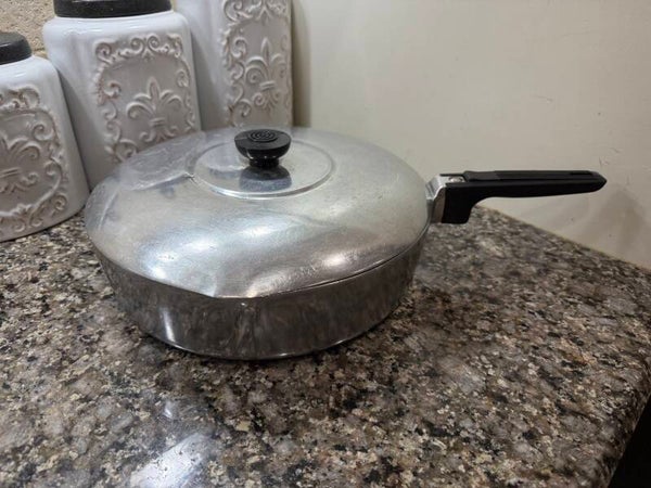 Wagner Ware MAGNALITE highly sought 12” “Chicken Fryer” pan(4570)