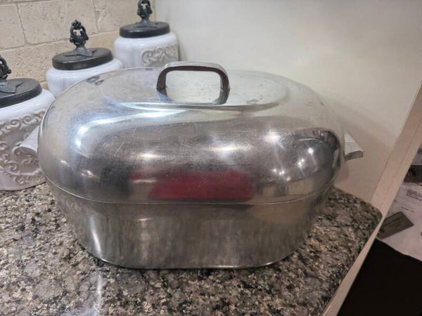 MAGNALITE 17qt Roaster(4269) “The Big Boy” LIKE NEW, with trivet