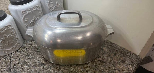 🚨”LIKE NEW” Wagner Ware, 8qt  (4265) with trivet. Circa 1950.🚨