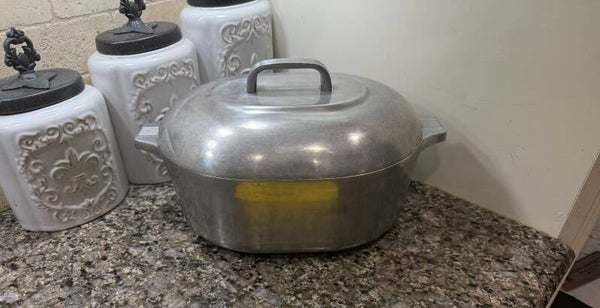 ⚡️Ready to cook! Good condition, “EXTRA THICK WALLS” 4265 8qt Roaster.⚡️