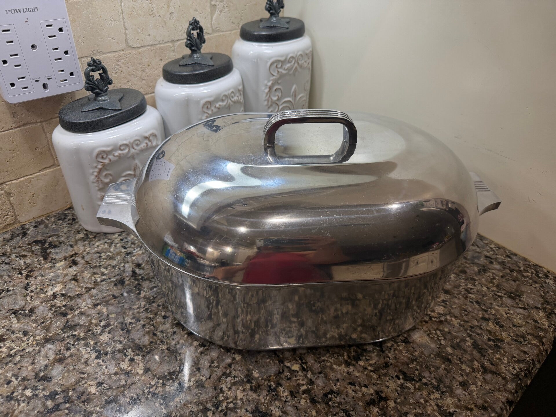 ⚡️Ready to cook! Good condition, “EXTRA THICK WALLS” 4265 8qt Roaster.⚡️