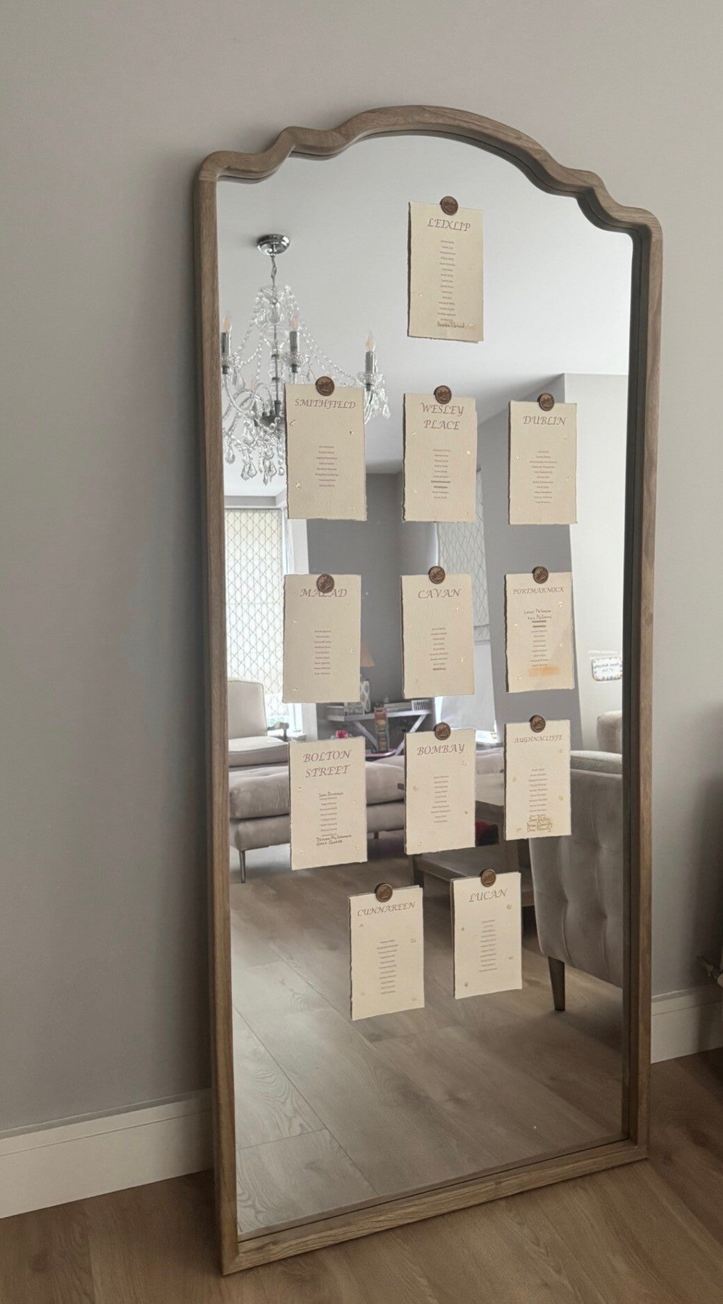 Lean on mirror for table seating