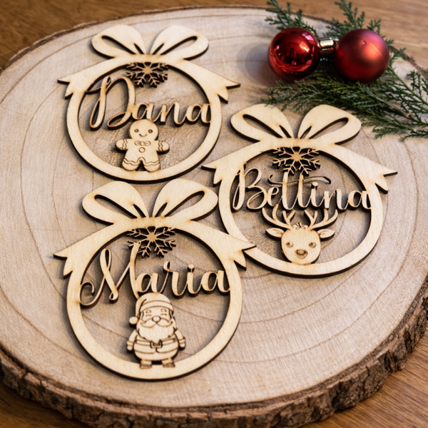 Personalisierte Weihnachtsanhänger aus Holz – Liebevolle Deko mit Namen