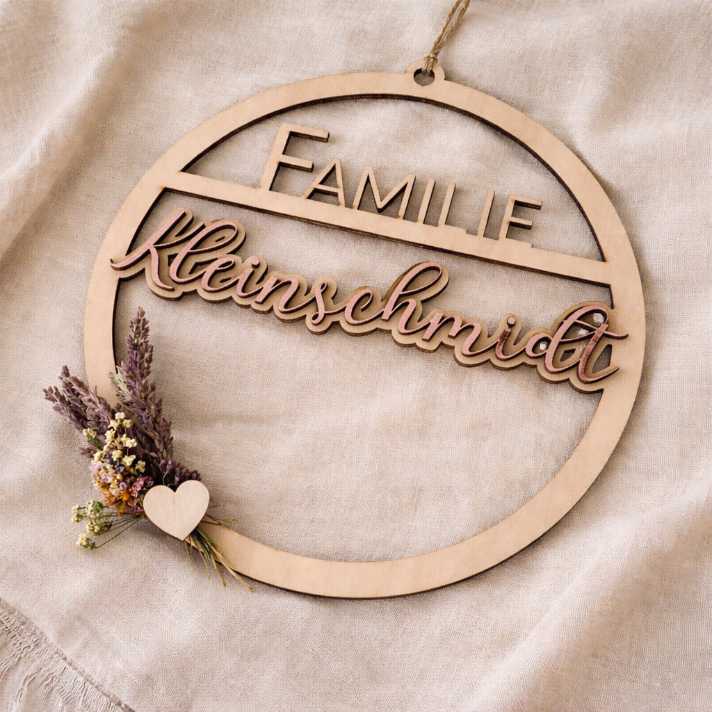Personalisierter Familienring aus Holz