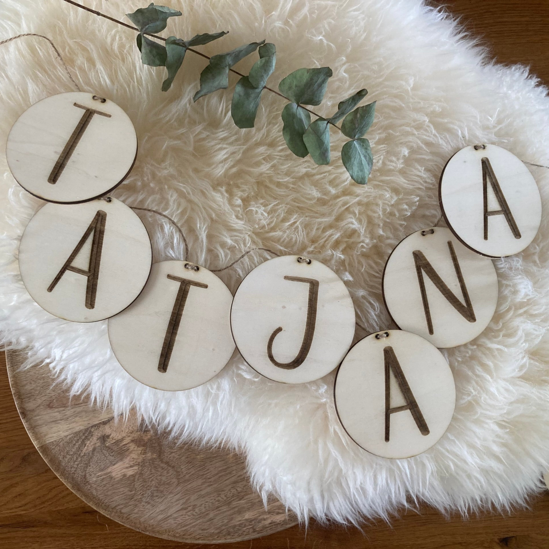 Personalisierte Wimpelkette aus Holz