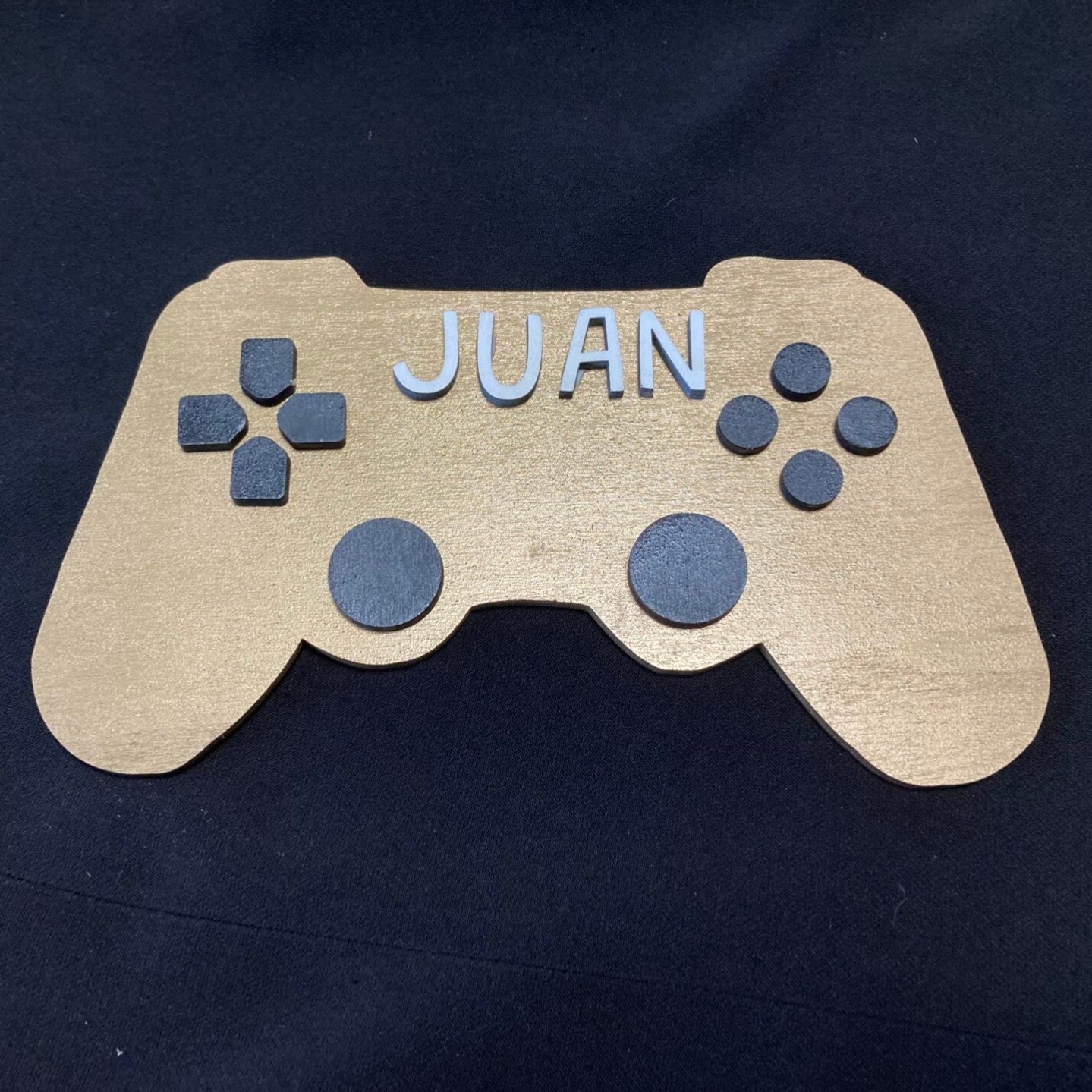 Personalisiertes Gamer-Schild in Controller-Form