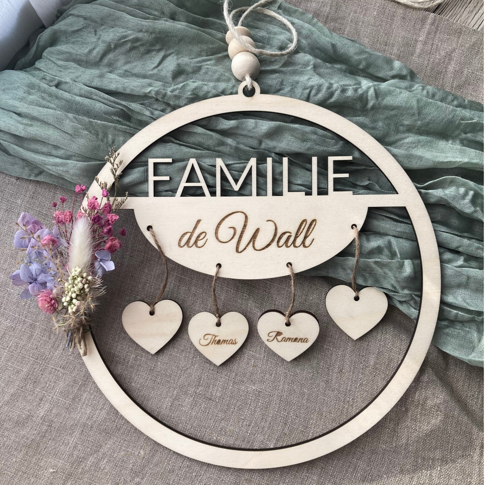 Familienschild „Herzchen“ – Dein Zuhause, personalisiert mit Herz