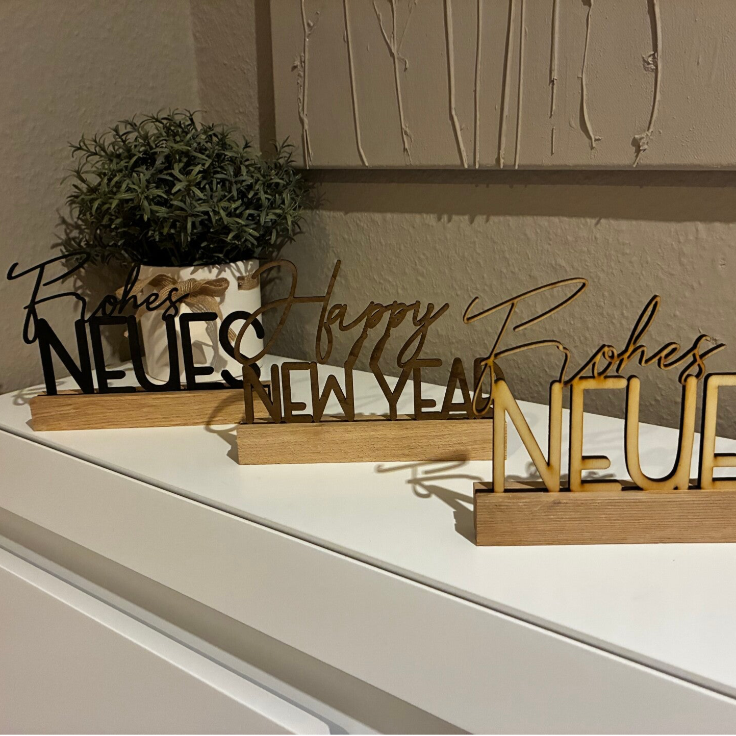 Holzaufsteller „Frohes Neues / Happy New Year“ – moderne Neujahrsdeko