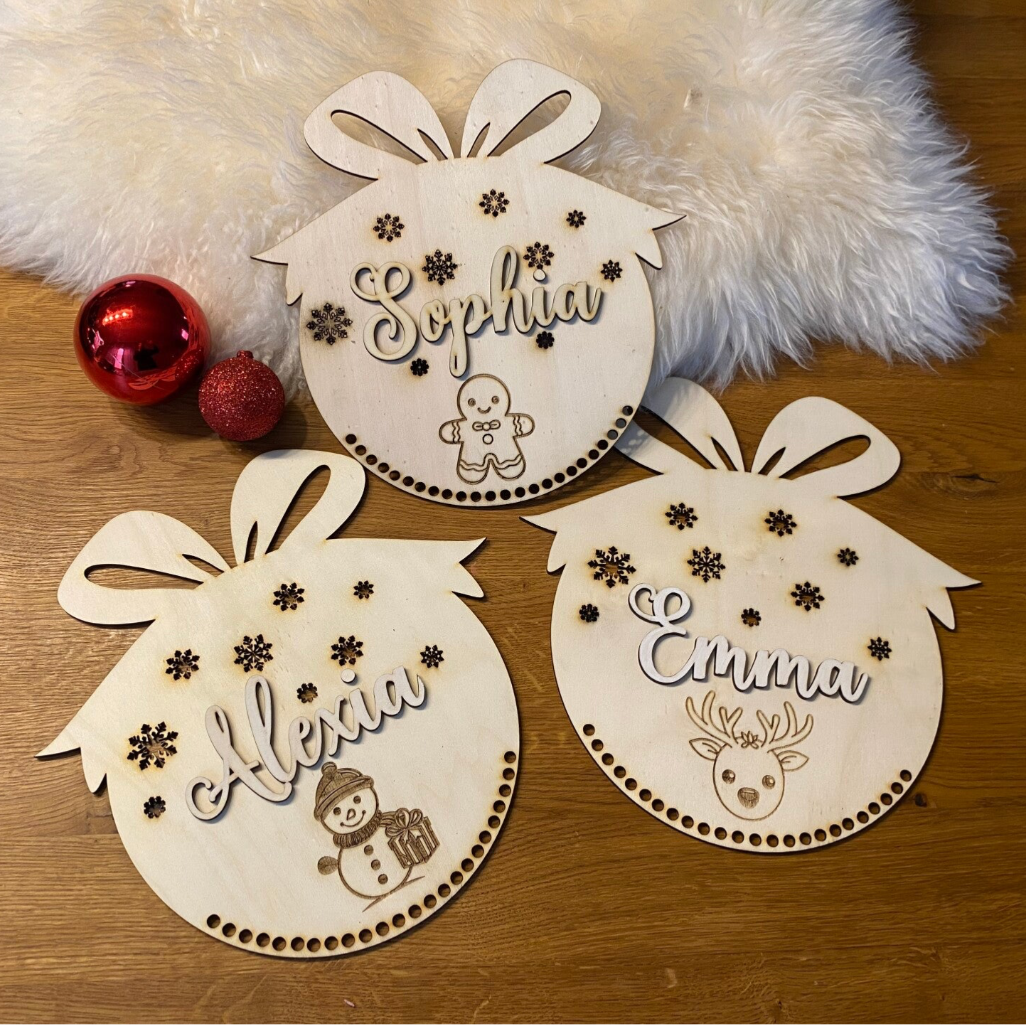 Personalisierter Adventskalender „Winterkugel“ aus Holz mit Wunschname