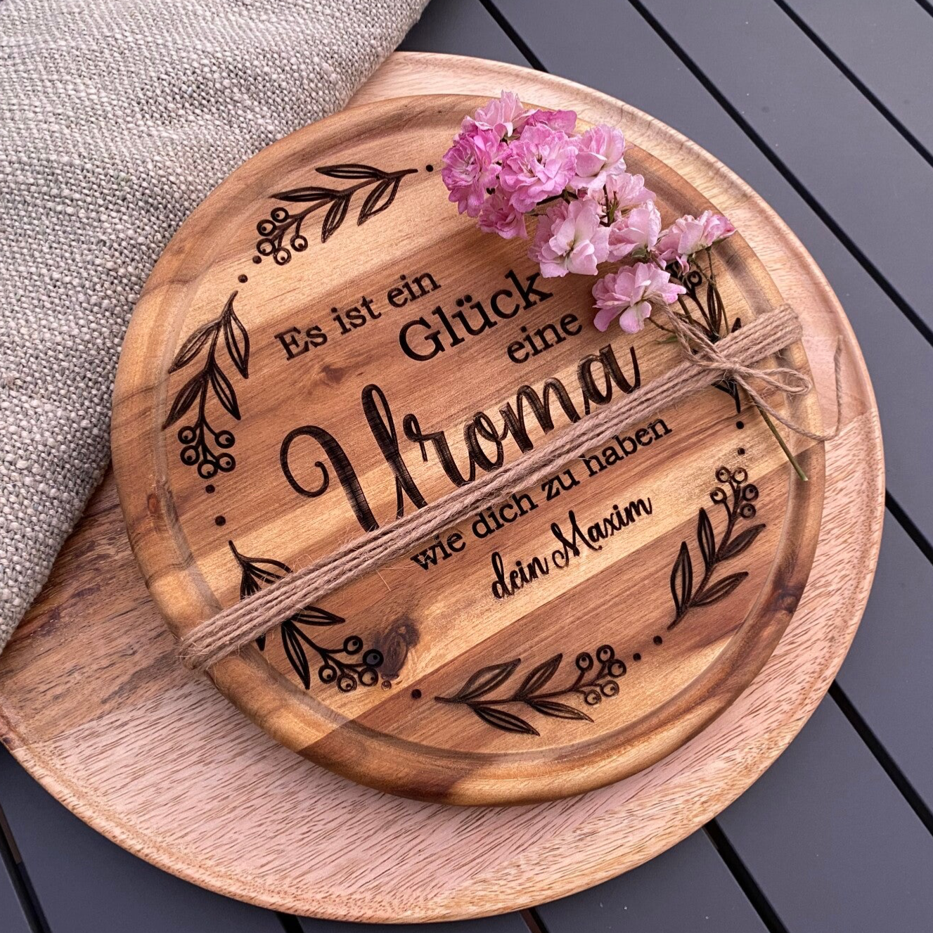 Graviertes Holzbrett – personalisierbar für jeden Herzensmenschen