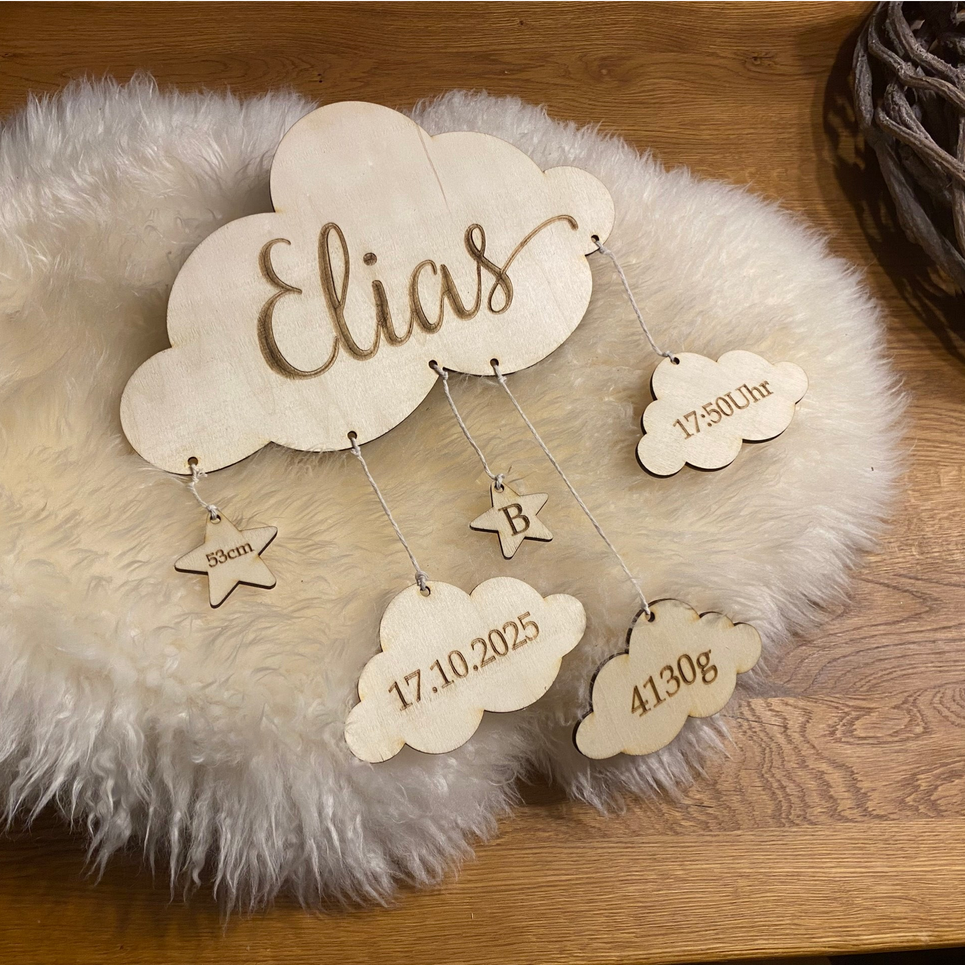 Personalisierte Geburtsdaten-Wolke – Holz Deko zur Geburt