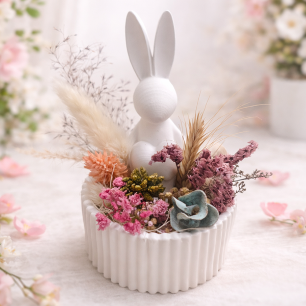 Frühlingshase im Blütentopf – schlichte Osterdeko