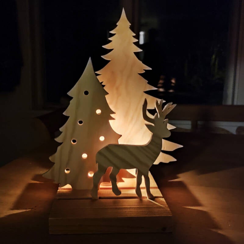 Gezaagd hert met boompjes