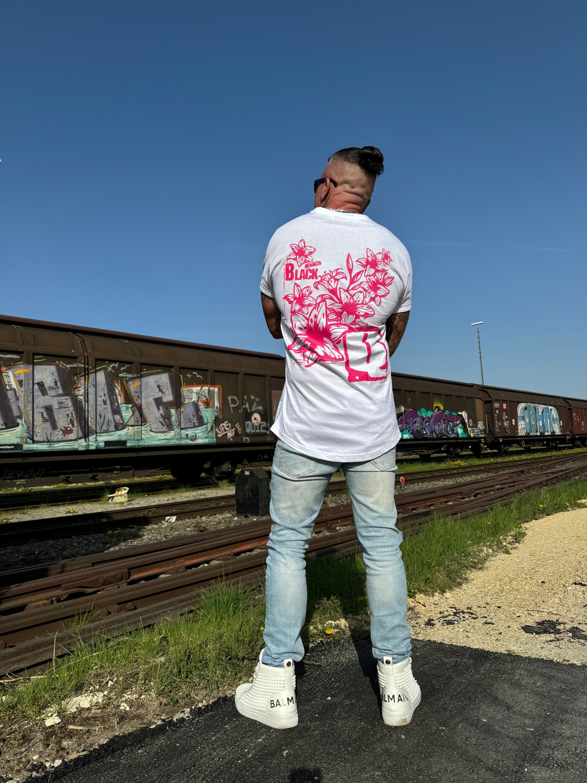 Aktion - Black Q Shirt unisex - let´s make something happen - Limited Edition - white / pink