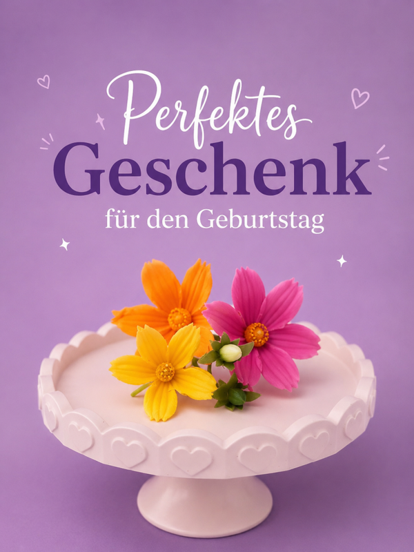 Tortenplatte mit Fuß und Herzen am Plattenrand