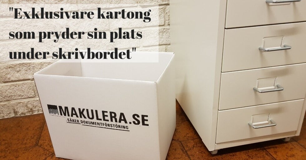 Många kunder har efterfrågat en exklusivare kartong att ha på kontoret eller under skrivbordet. Nu är Skrivbordslådan här.