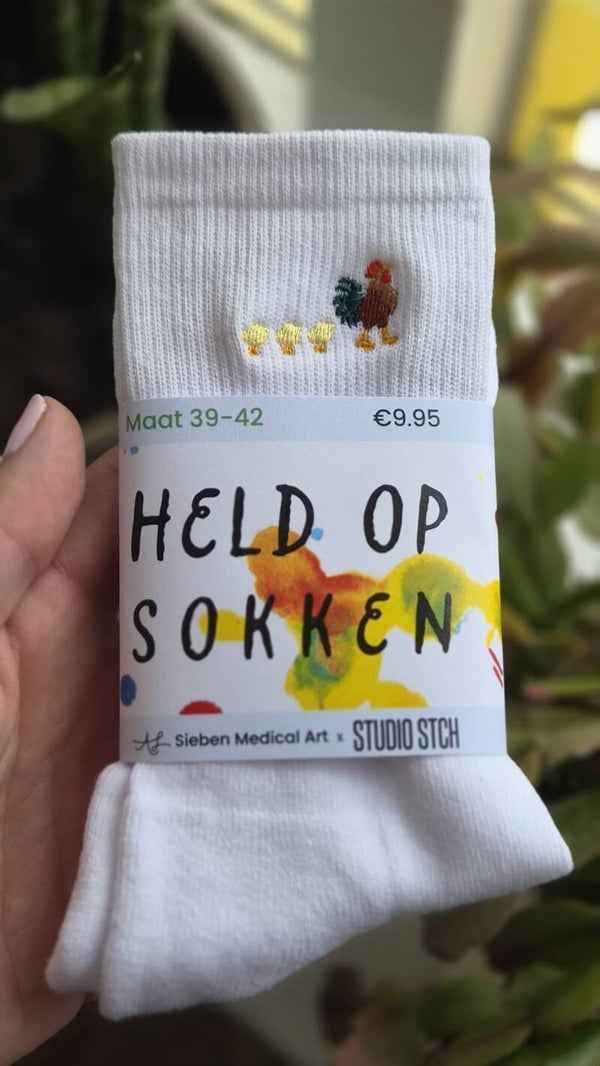 Sokken met Geborduurde Haan & Kuikentjes | Studio STCH x Sieben Medical Art