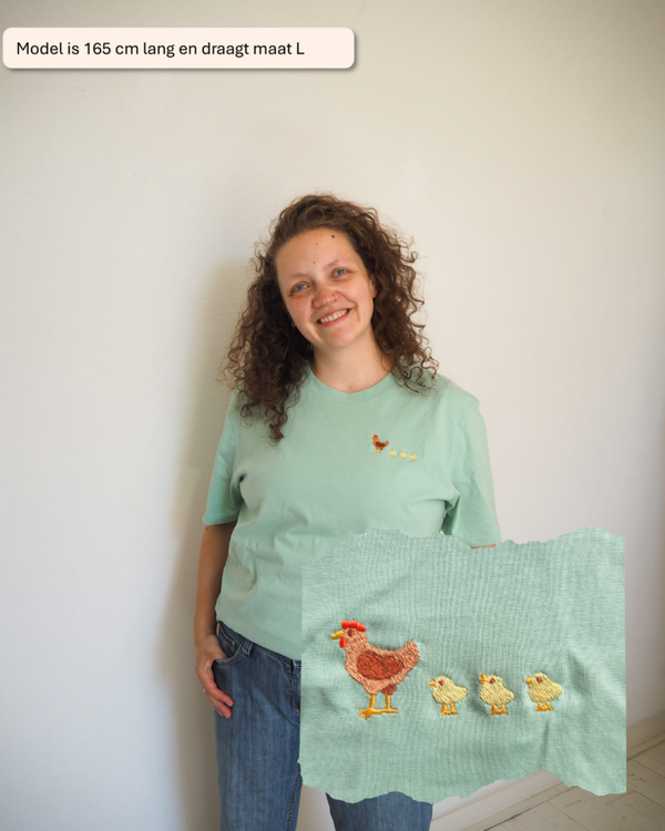 Hen with chicks | Studio STCH x Sieben Medical Art