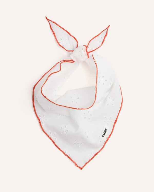 Gepersonaliseerde Hondenbandana Wit Broderie | Met naam geborduurd