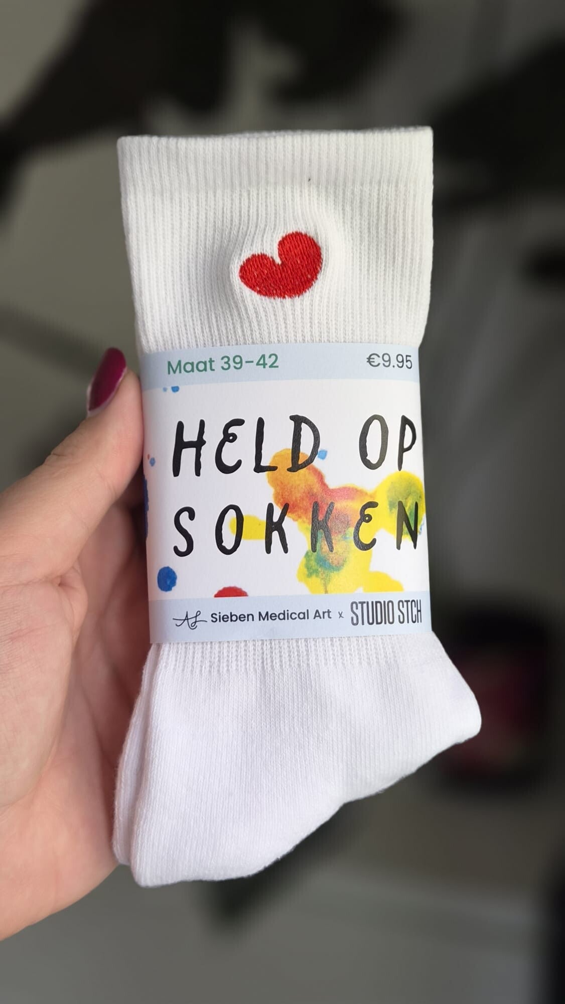 Sokken met geborduurd Pompeblêd | Studio STCH x Sieben Medical Art