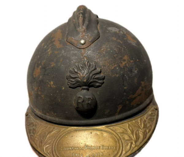 Wo1 Franse helm met herdenkingsplaat