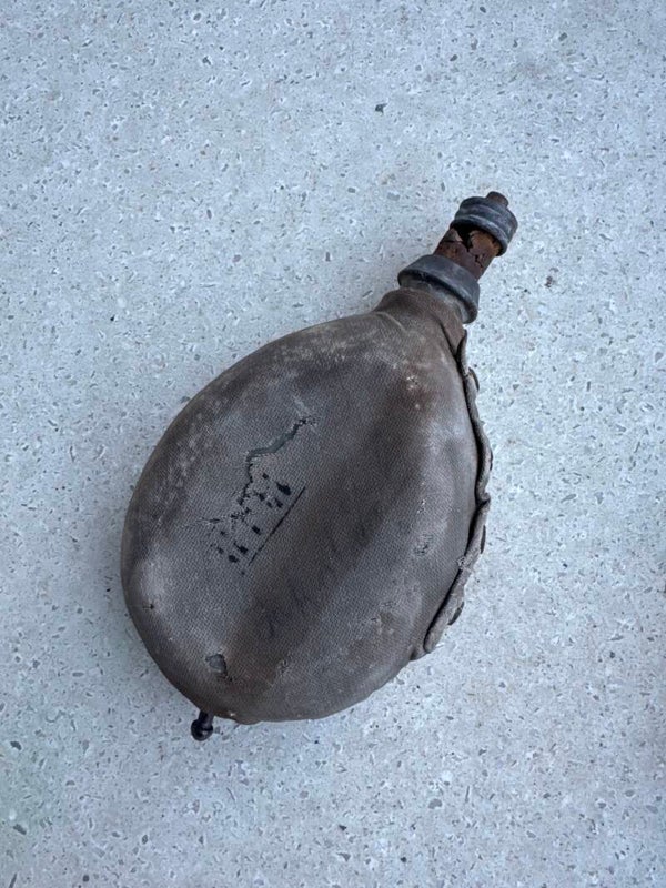 Wo1 Duitse drinkfles met regiment en naam