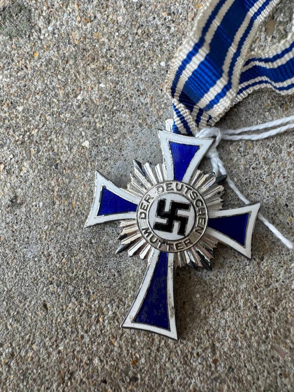 Wo2 Duitse medaille “moederkruis” zilverkleurig
