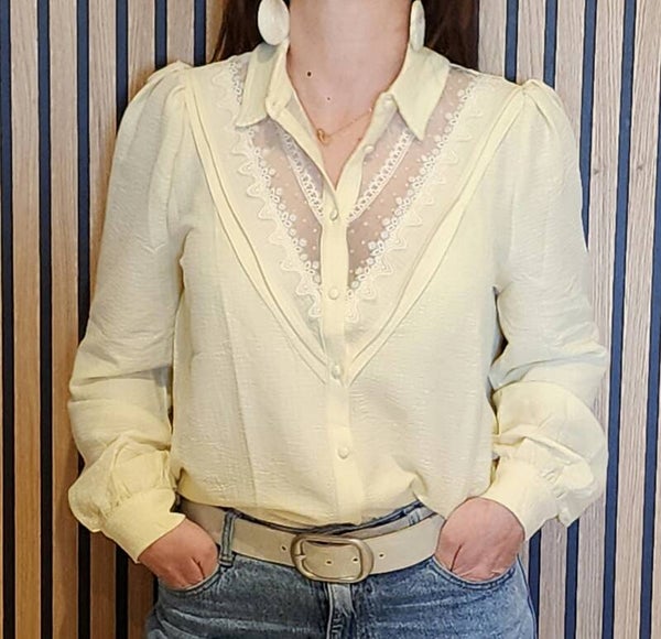 chemise dentelle + pois jaune