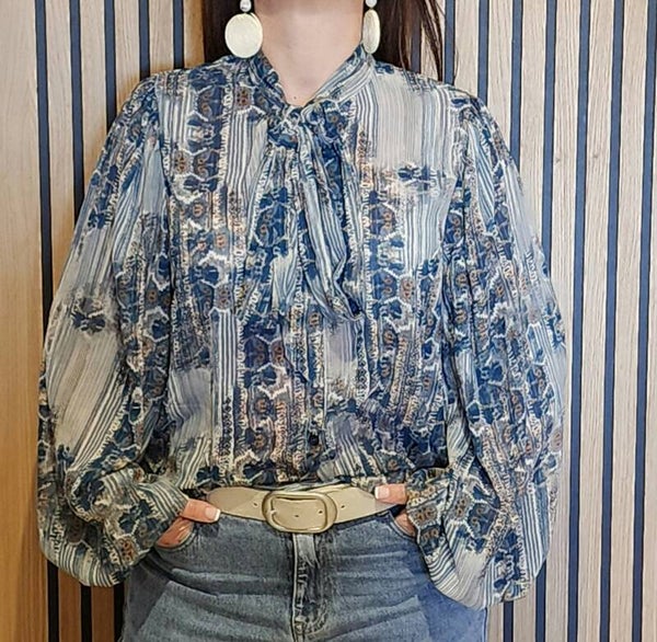 Blouse avec  noeud bleu
