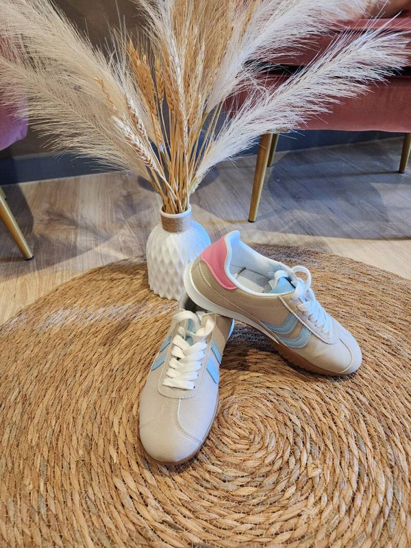 Basket beige avec bande bleue