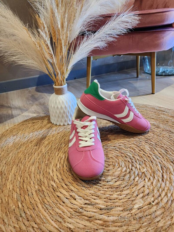 Basket rose avec bandes blanches