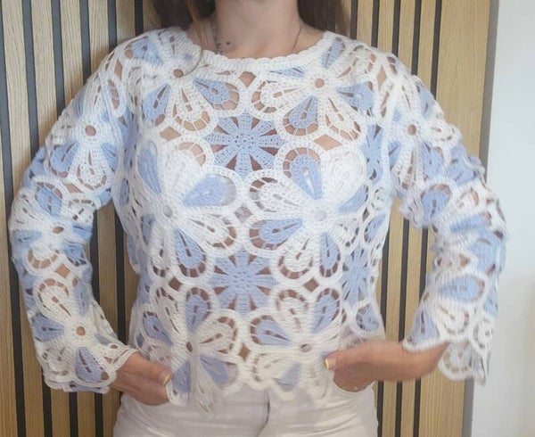 Pull crochet bleu