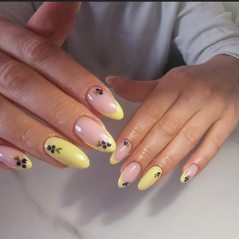 Nail art jaune