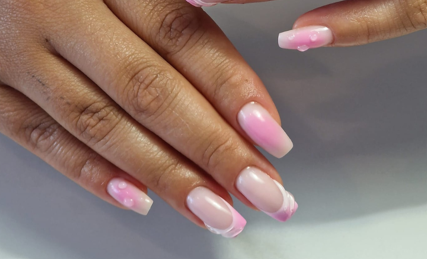 Nail art rose