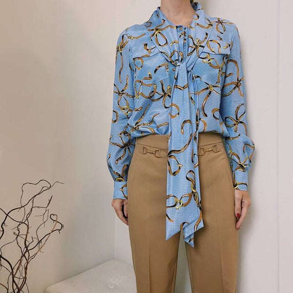 Boutique Moschino FW ‘21: blouse met lavaliere kraag