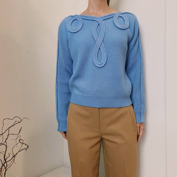 Boutique Moschino FW ‘21: trui met geborduurd detail