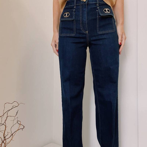 Elisabetta Franchi FW ‘21: palazzo jeans met logo applicaties
