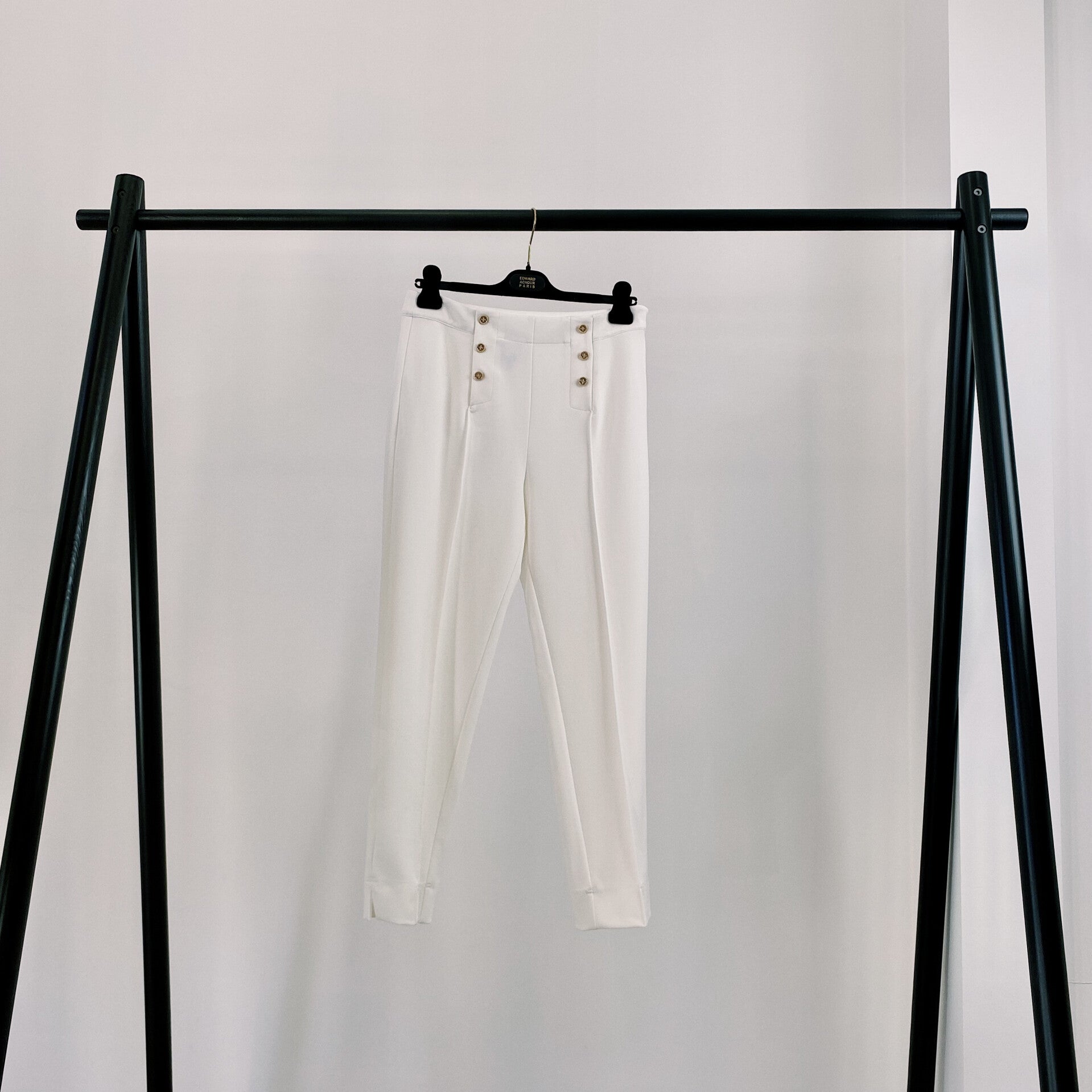 EDWARD ACHOUR SS '21: Broek met gouden knopen