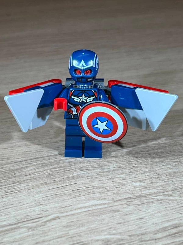LEGO Captain America with round collectors box