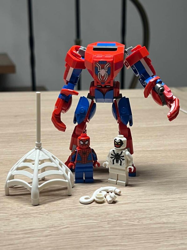LEGO Spider-Man mecha vs. Anti-Venom
