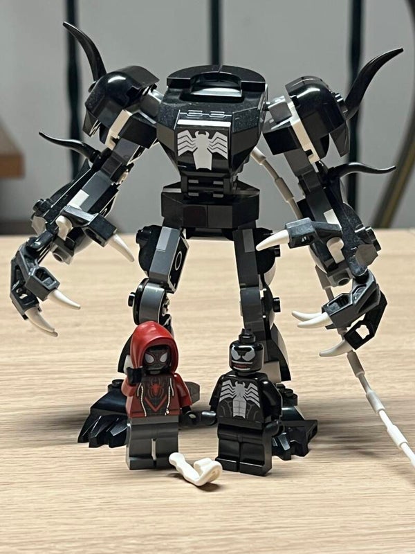LEGO Venom mechapantser vs. Miles Morales