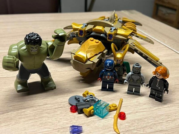 LEGO  De Avengers vs. de Leviathan