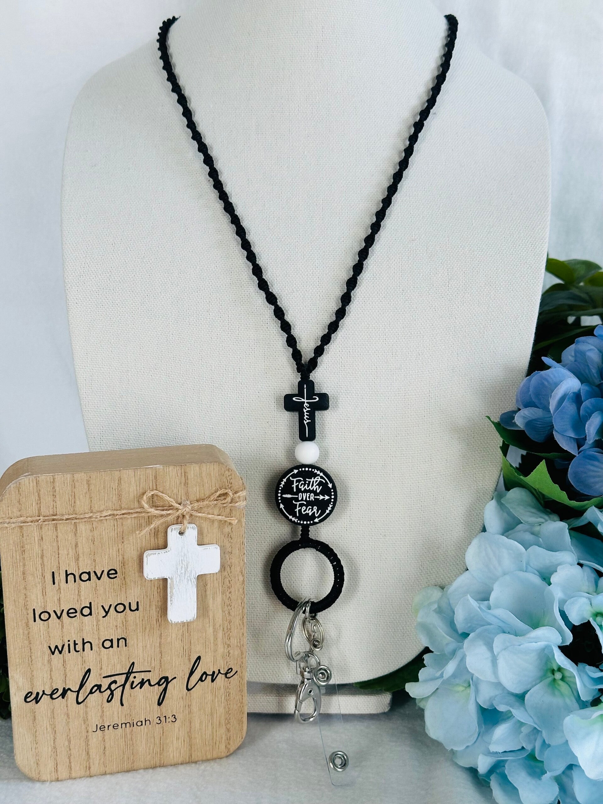 Lanyard Jesus negro y blanco