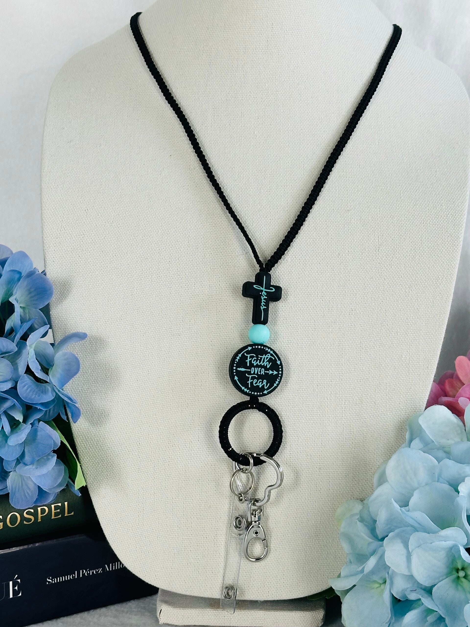 Lanyard Jesus negro y verde azulado