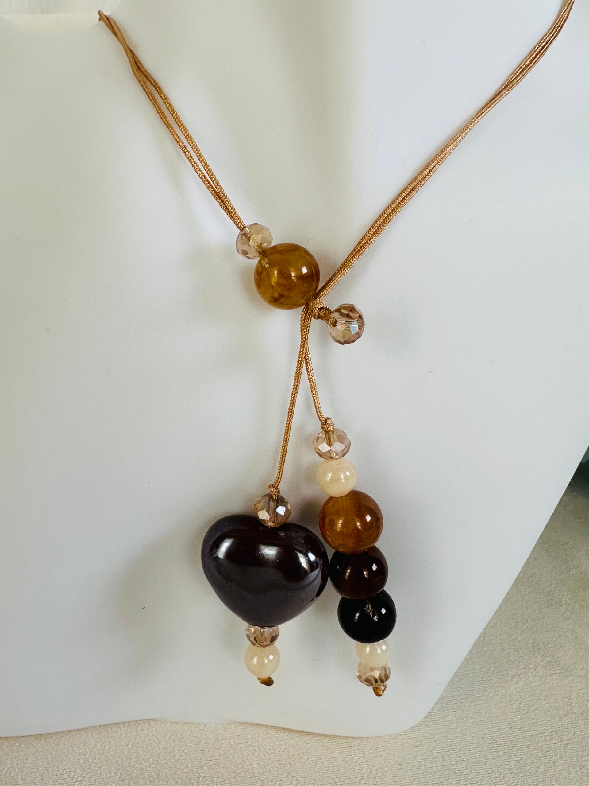 Collar con corazón Marrón