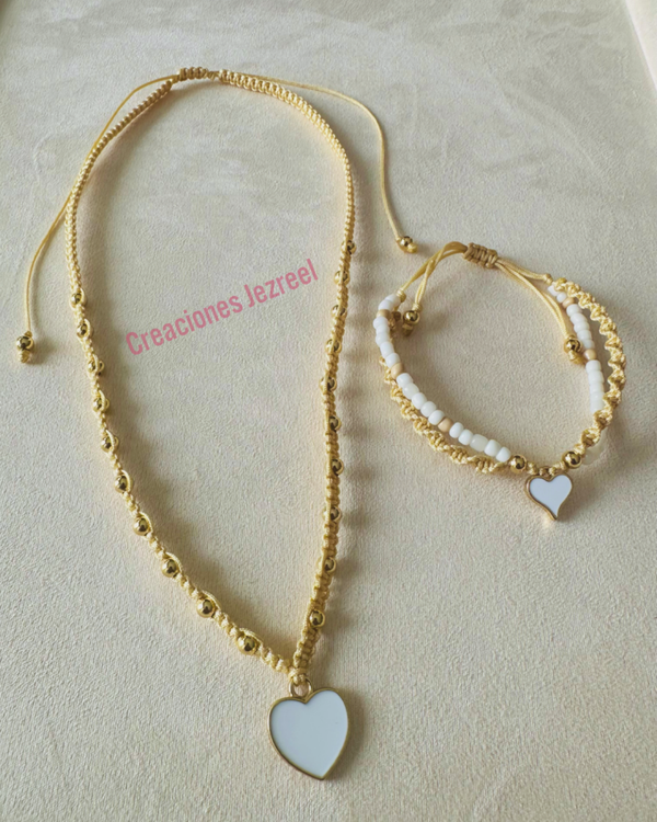 Collar y pulsera crema oro y blanco