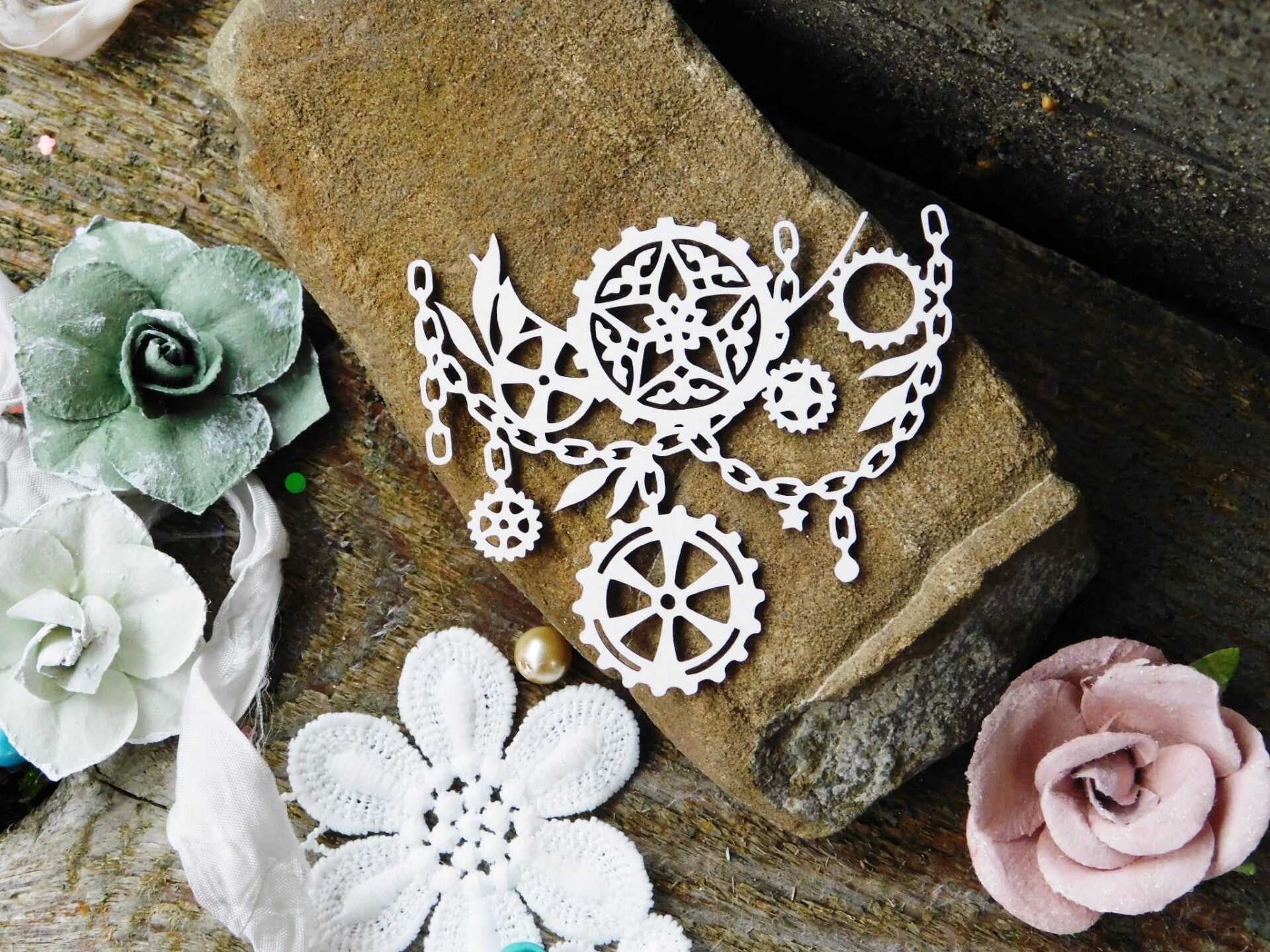 kreatywna chipboard ster met kettingen