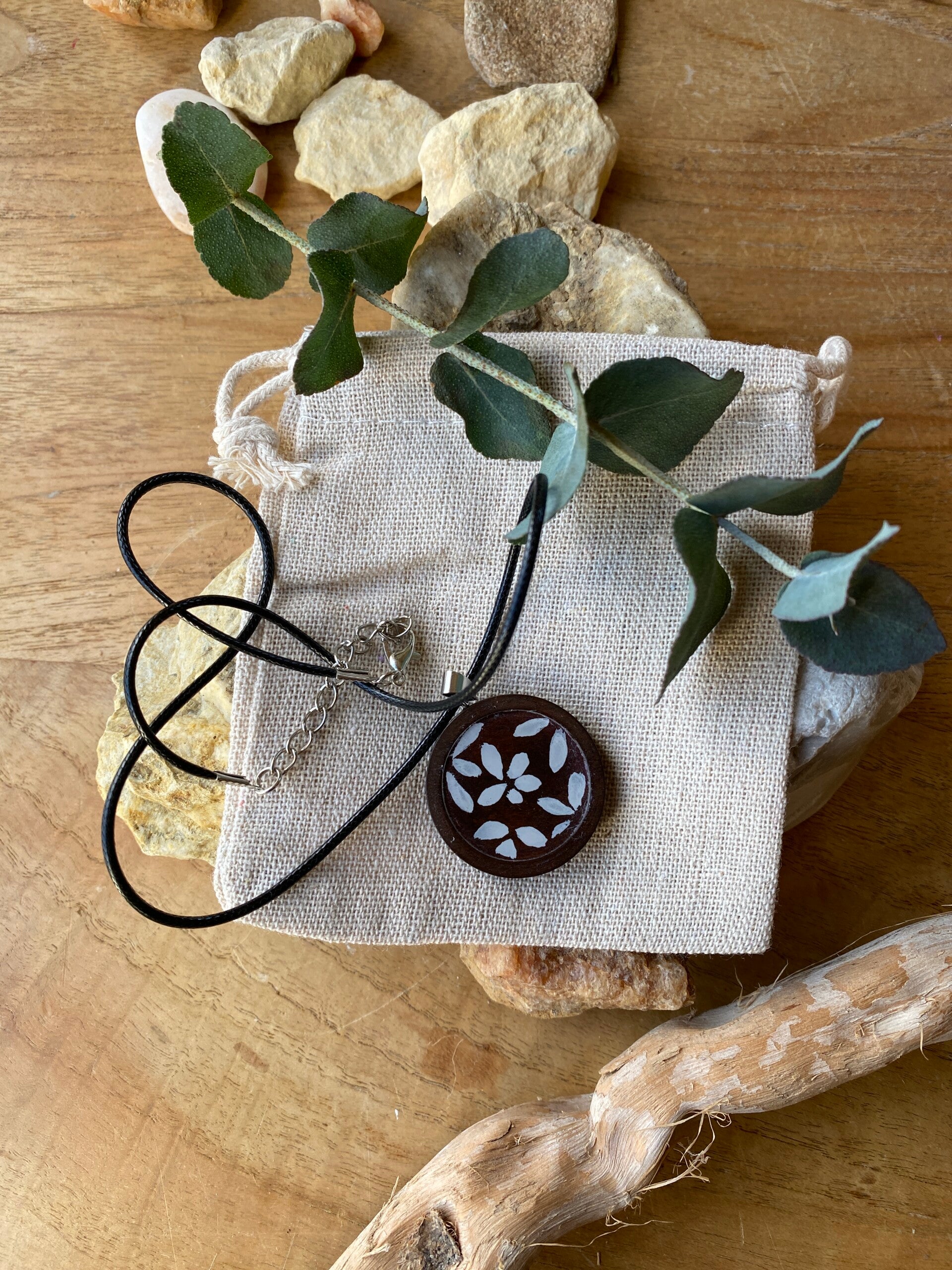 kettingen met houten hanger